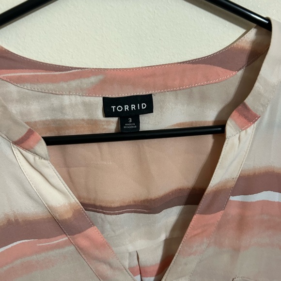 Torrid size 3x zipper front water color stripes blouse - Picture 2 of 3